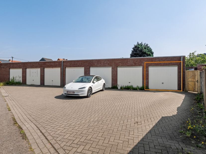 Garage à vendre
                    à 2940 Hoevenen