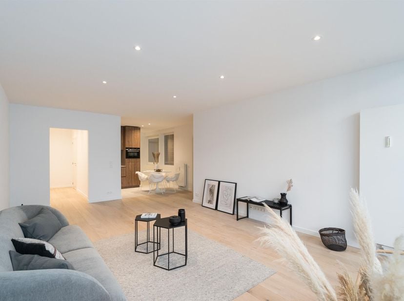 BRUSSEL - Ideaal gelegen op een steenworp afstand van het Bos van de Cambre, het openbaar vervoer en winkels: prachtig APPARTEMENT (1slpk/1bdk) met ee