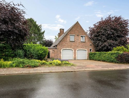                                         Woning te koop in Aartselaar, € 825.000
