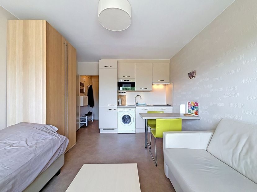 Instapklare en gemeubelde studio gelegen in het centrum van Koksijde en op wandelafstand van het strand.&amp;nbsp; Deze studio ligt op de tweede verdiepin