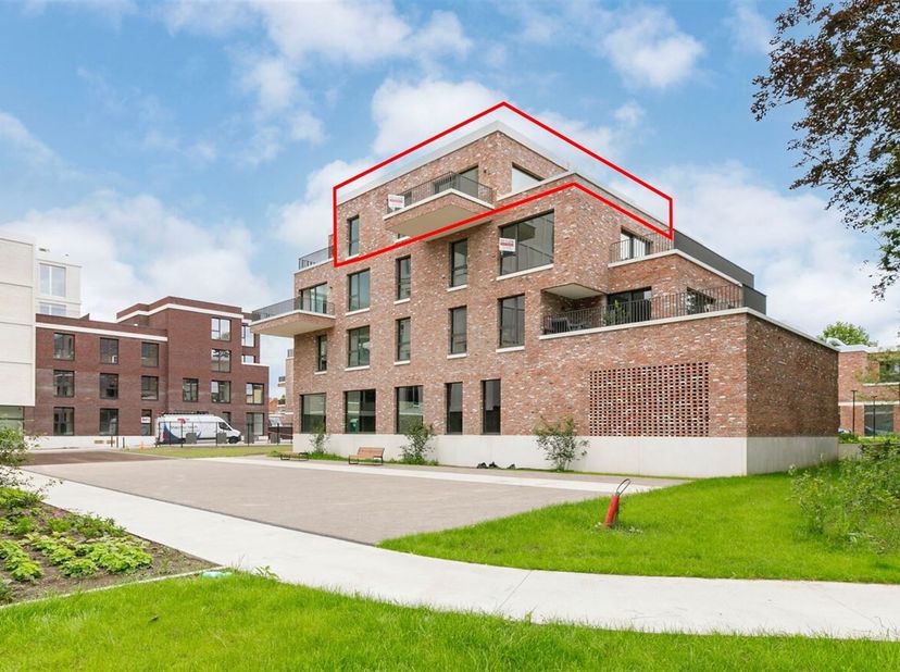 Ruim appartement met 2 slaapkamers en ruim terras te Herentals<br />
Ligging: ideaal gelegen, in Herentals met vlotte verbinding en ontsluiting naar o