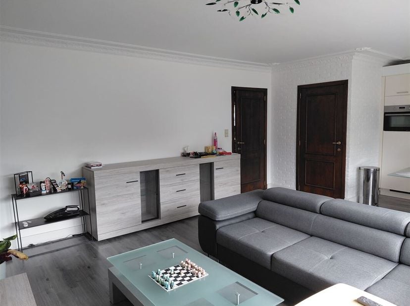Demandez une visite via info@optimusvastgoed.be !<br />
À LOUER : Appartement en duplex de 2 chambres à Heusden-Zolder !<br />
Ce charmant appartement