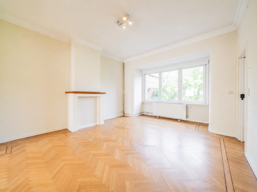 We Invest Ixelles stelt u deze charmante eengezinswoning van ca. 185 m² voor, ideaal gelegen tussen Delta en de ULB.<br />
Dankzij haar uitstekende li