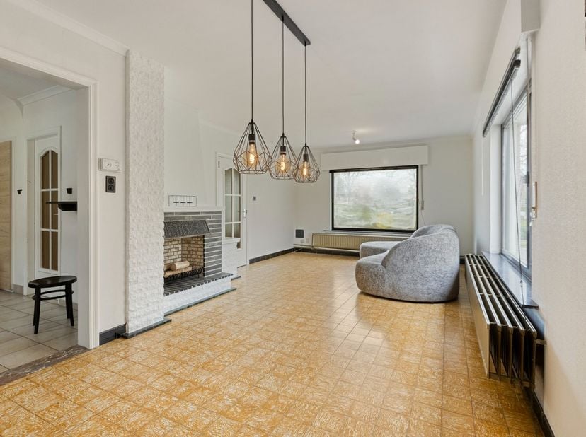 Welkom in de Bormanlaan 9 te Hoeselt. Deze open bebouwing biedt een solide basis, een aangename tuin en tal van uitbreidingsmogelijkheden voor wie op
