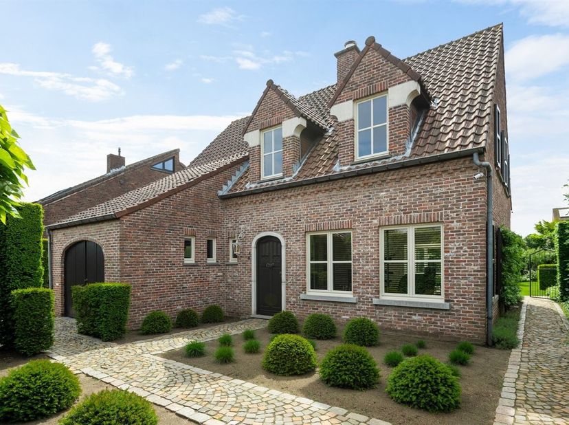 Prachtige, instapklare woning met 3 slaapkamers en tuin <br />
 De woning dateert uit 1977, werd steeds uitstekend onderhouden en is volledig instapkl