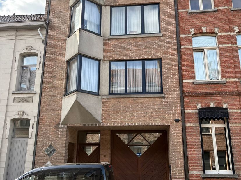Appartement au 1er étage avec 2 chambres et une terrasse<br />
<br />
Situation : Cet appartement est situé dans la Schoolstraat à Temse et bénéficie