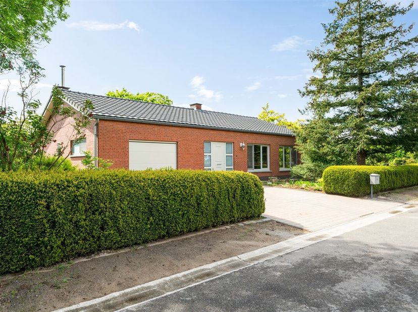 Cette maison de plain-pied très bien entretenue est située au bout d'un cul-de-sac dans l'Olmenlaan à Bonheiden, à distance de marche du centre. Grâce