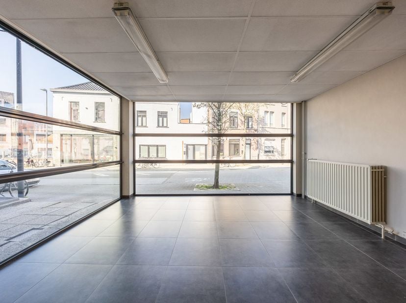 Bien professionnel à vendre
                    à 2800 Mechelen