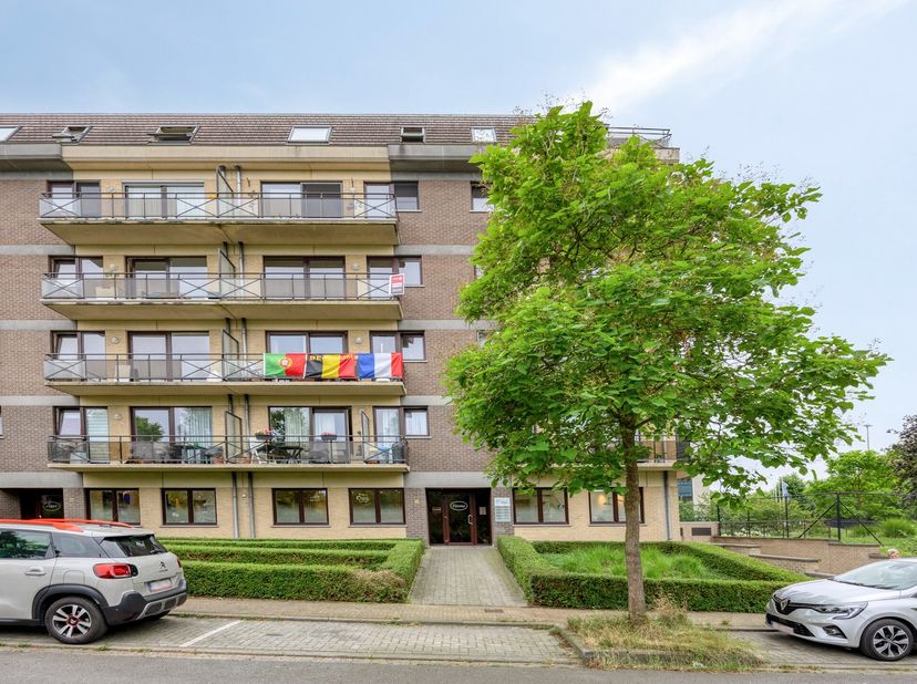 Appartement spacieux et lumineux avec deux terrasses et vue sur le Parc des Étangs à Anderlecht