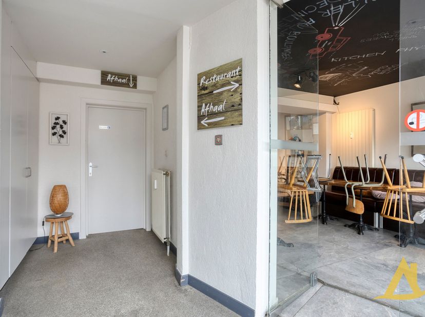 In het centrum van Diest bevindt zich dit veelzijdige handelspand met studio. Het pand is jarenlang de thuisbasis geweest van het gekende restaurant I
