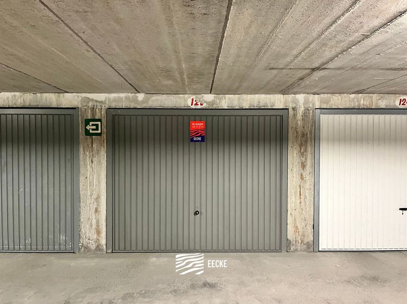 Hendrikaplein garage 125 - Afgesloten garagebox nummer 125 - Gelegen onder het Hendrikaplein op niveau -2 - Afmetingen: 2,84 x 5,40 m - Volle eigendom
