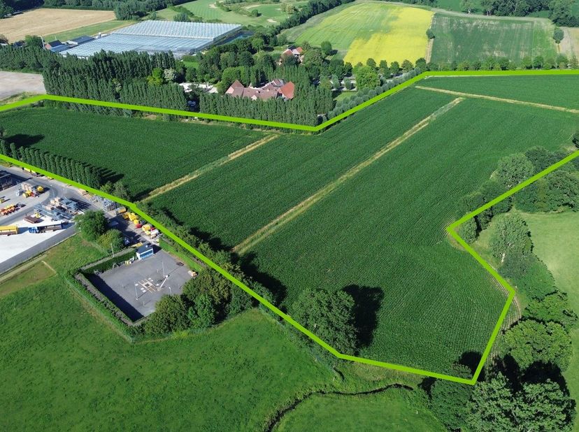 IN OPTIE ! <br />
<br />
Landbouwgronden/Weilanden met een totale oppervlakte van 77.381 m² op de grens van Kontich en Wilrijk.<br />
<br />
Liggi