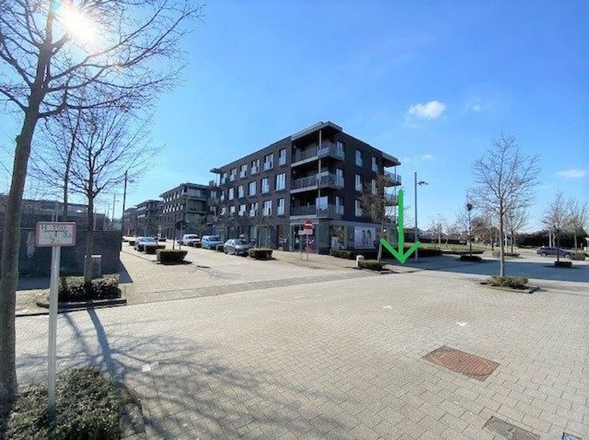 Ondergrondse autostandplaats gelegen in het centrum aan het huis van de stad.
