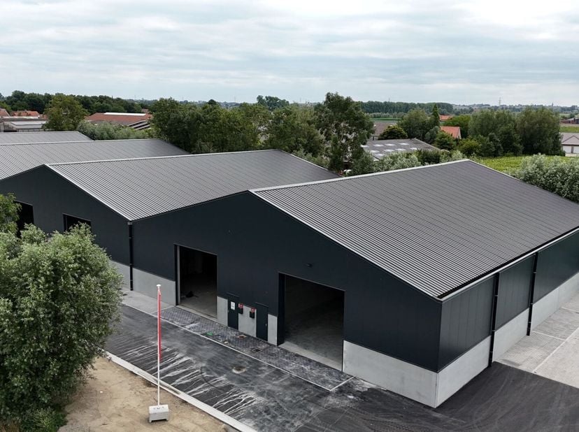 Op zoek naar een slimme investering of een nieuwe locatie voor je onderneming?<br />
Ontdek deze gloednieuwe KMO-units in Werken (Kortemark), strategi