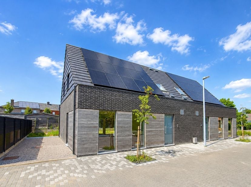 VERKOOP ONDER REGISTRATIERECHTEN - GEEN BTW VAN TOEPASSING!<br />
(indien eigen bewoning en u voldoet aan de voorwaarden 2% registratie - indien inves