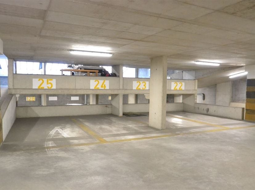 Garage à vendre
                    à 2500 Lier