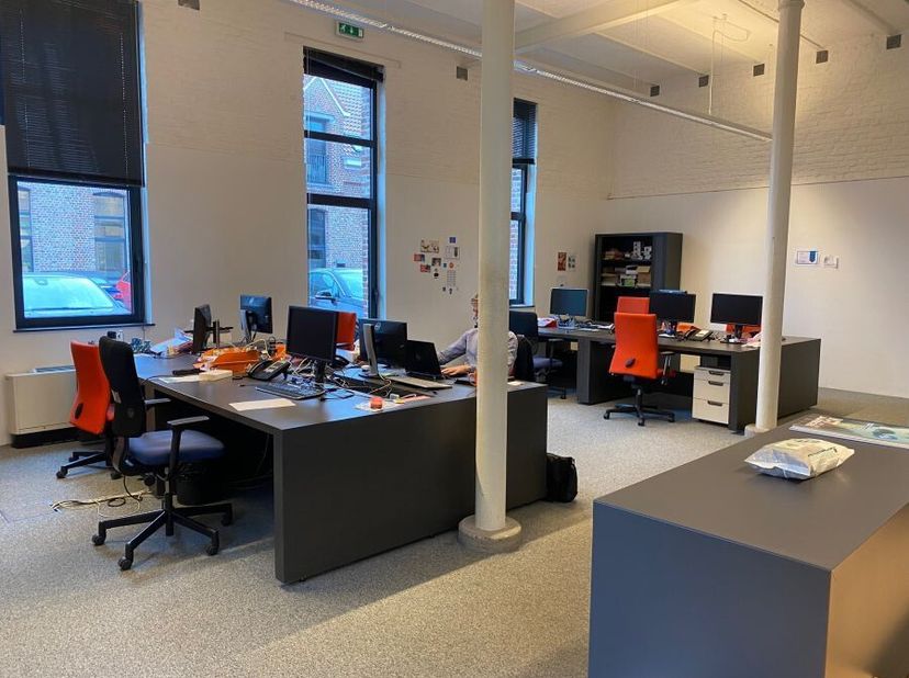 Dit historische pand in Oudergem maakt het mogelijk om je te vestigen in een gebouw dat in 2017 volledig werd gerenoveerd, waardoor het de perfecte co