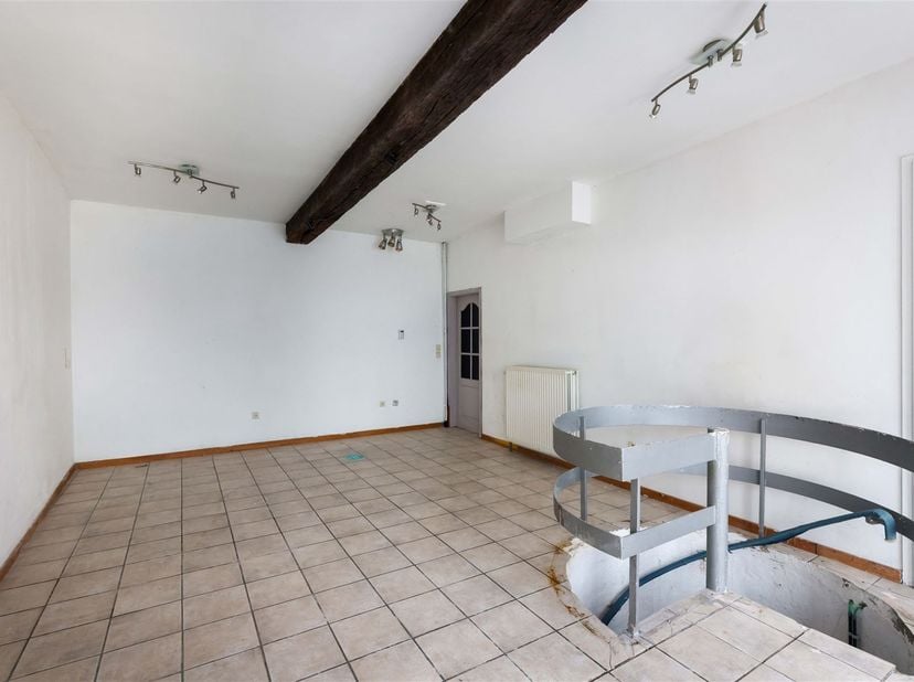 Handelshuis op toplocatie in het centrum van Sint-Truiden <br />
<br />
Omgeving:<br />
+ Ideale ligging op slechts 1km van de Grote Markt, dé hots