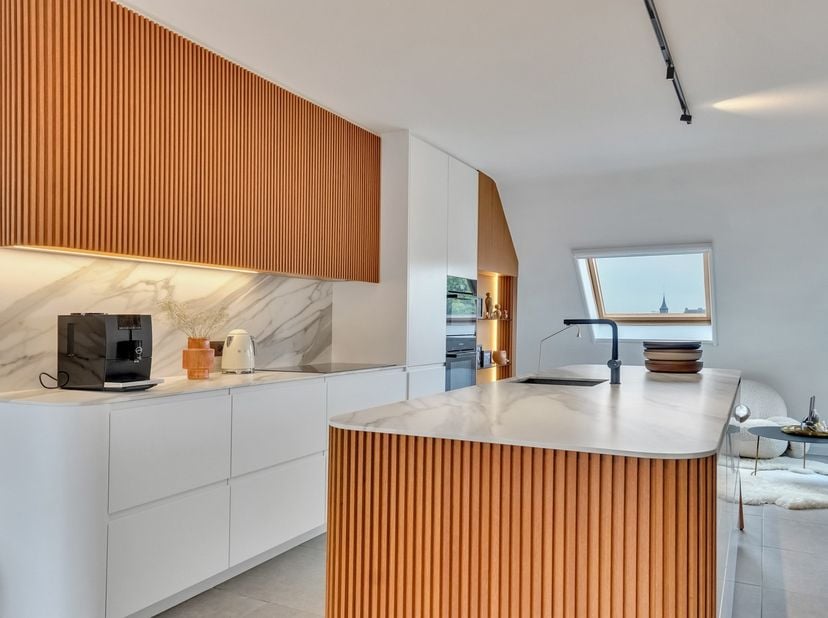 Penthouse – 122m² echte woonluxe - 2 slpk – dressing – gemetste garagebox<br />
<br />
Aan de Sint-Janstraat 31 bevindt zich op de bovenste verdieping