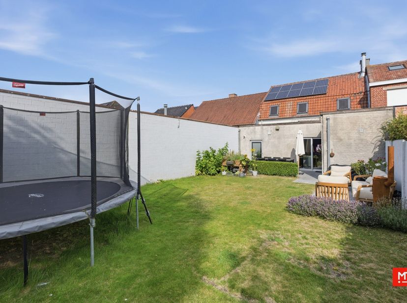 In het centrum van Passendale vinden we deze instapklare woning terug. Dankzij de centrale ligging bevinden alle winkels, school en andere voorziening