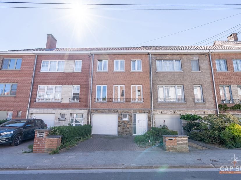 BRAINE-L'ALLEUD – Cap-Sud vous présente ce spacieux bel-étage idéalement situé à proximité du Collège Cardinal Mercier.<br />
Située dans un quartier