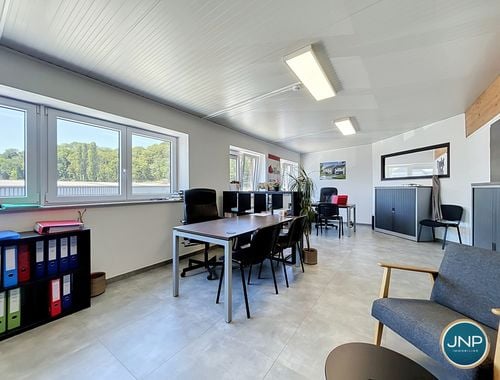                                         Kantoor te huur in Jemeppe-sur-Meuse, € 750
