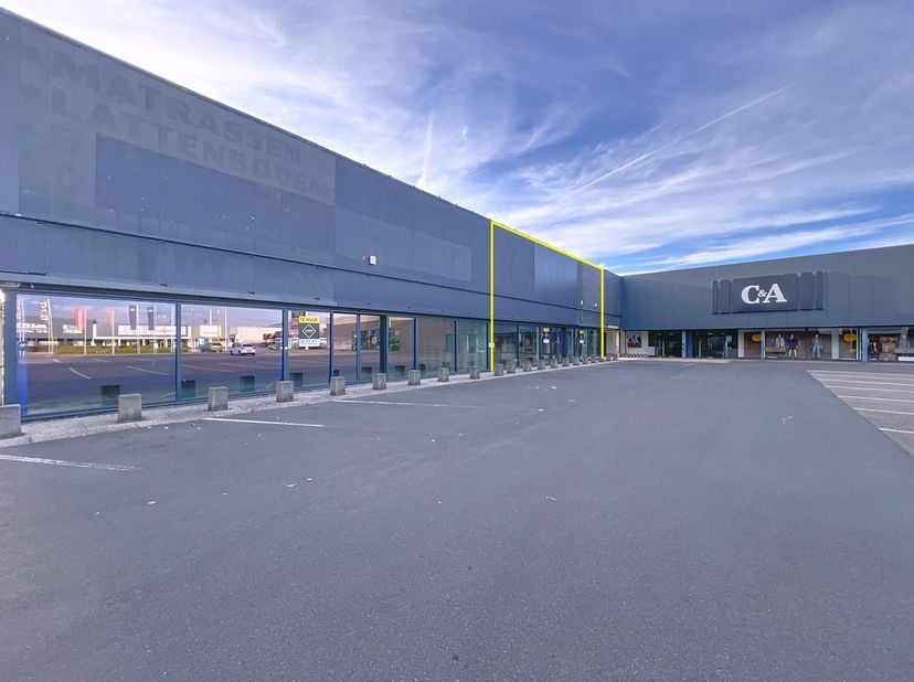 Bien professionnel à louer
                    à 8800 Roeselare