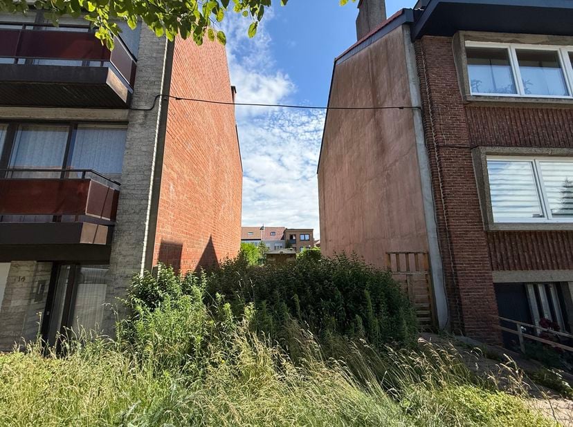 Immo Pické vous propose ce terrain à bâtir idéalement situé à Sint-Pieters-Leeuw, à proximité des commerces (Shopping Pajot), des écoles, des transpor