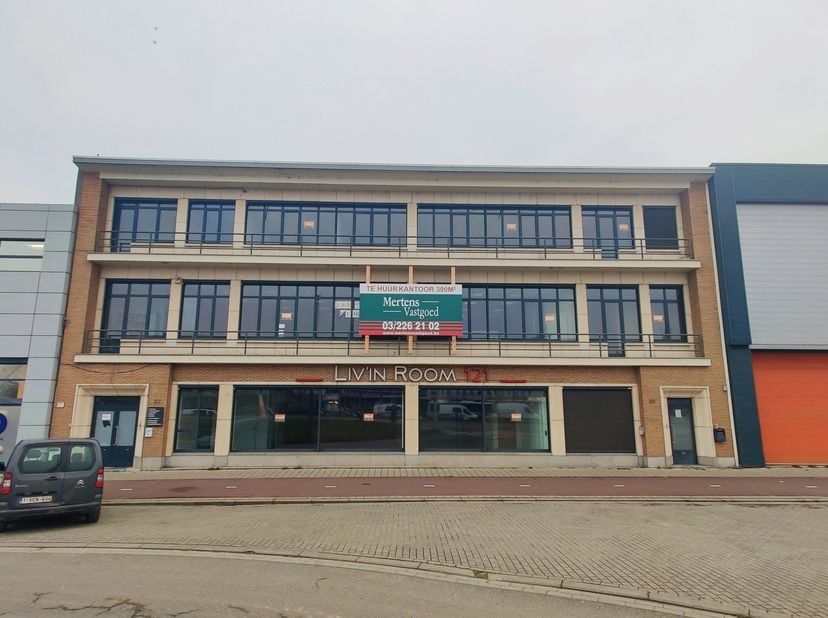 Moderne en Strategisch Gelegen Kantoorruimtes aan de Noorderlaan<br />
Ontdek deze ruime en moderne kantoorruimtes, gelegen op een toplocatie aan de N