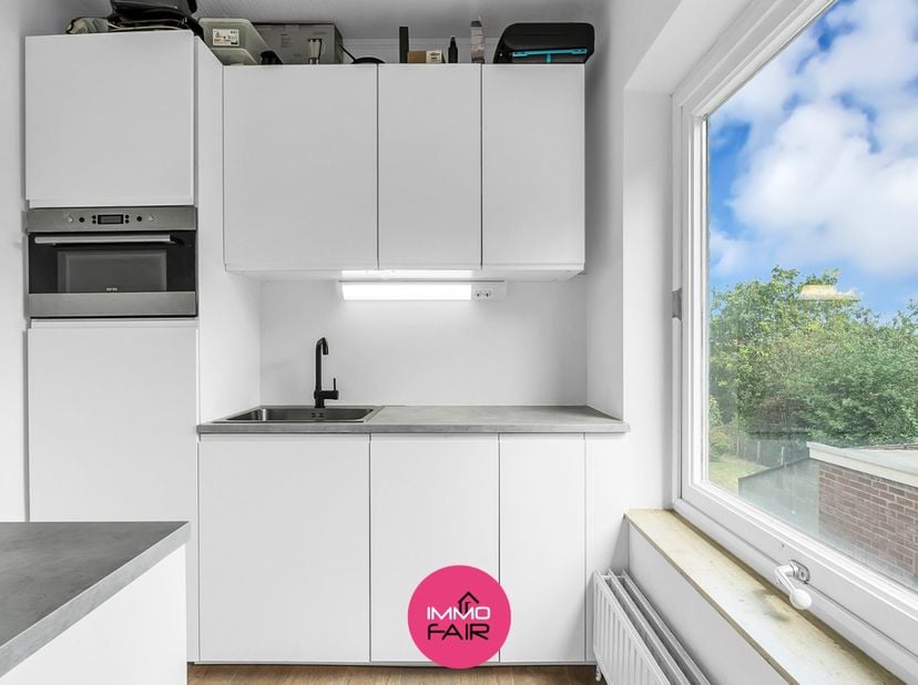 Dit budgetvriendelijke appartement van circa 71 m² is gelegen op de eerste verdieping van een kleinschalig gebouw met slechts zes appartementen in Vel