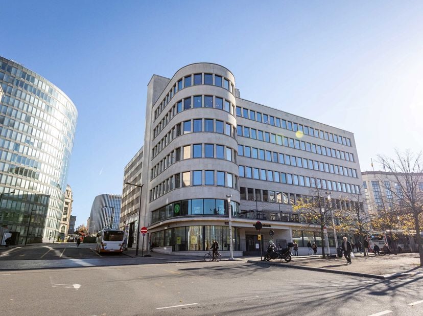 In het hart van Brussel | Prachtige modulaire kantoorruimte&amp;nbsp;<br />
Gemakkelijke toegang en comfortabele omgeving<br />
LOCATIE :<br />
Zeer goede