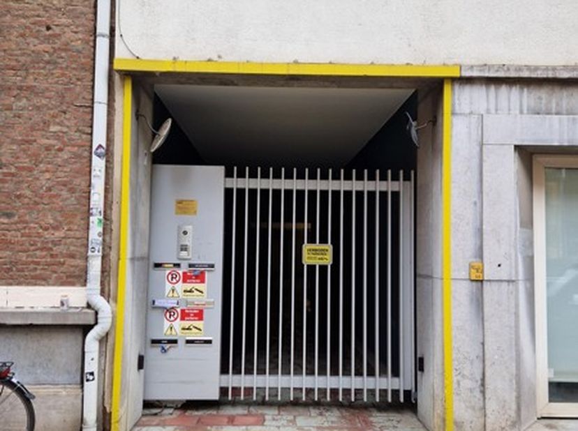 Ligging:&amp;nbsp;<br />
Gelegen tussen het museum van Schone Kunsten en de vernieuwde kaaien, in het bruisende hart van Antwerpen. Gezellige terrasjes en
