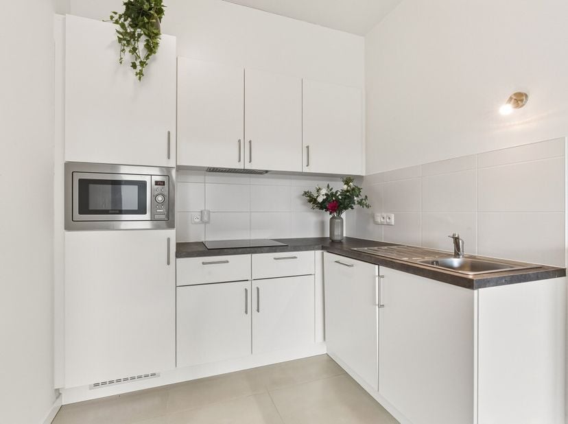 Te koop: modern service-appartement in een rustige villawijk van Koksijde, op korte afstand van zee en duinen.Dit recente serviceflat (bouwjaar 2016)