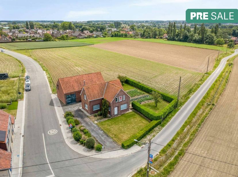 Propriété unique avec maison et annexe multifonctionnelle sur 3 635 m² dans la campagne de Koolskamp (Ardooie)<br />
<br />
Cette propriété est propos