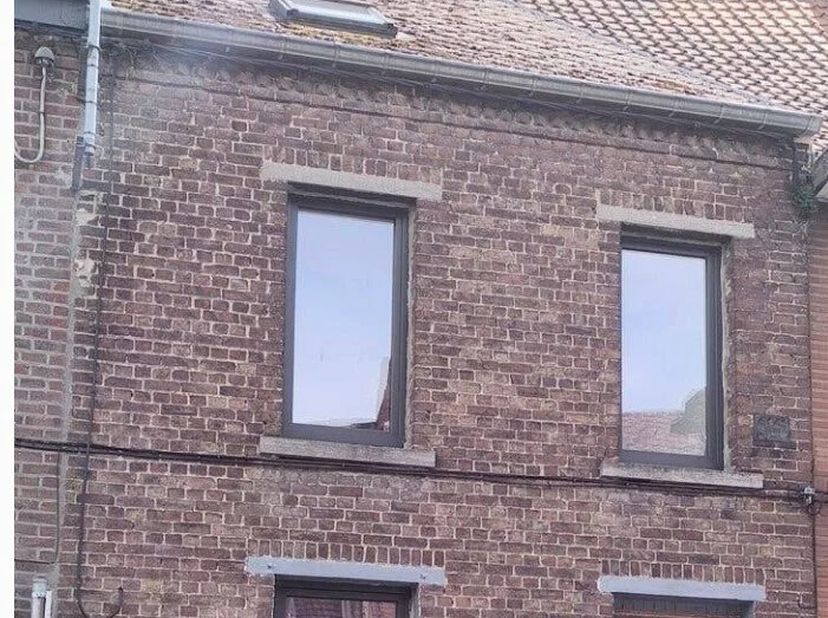 Maison, 4 chambres, cuisine ouverte, jardin, 2 caves<br />
Surface habitable de 90m²<br />
Chauffage central au gaz<br />
Proche des commerces, à 300m