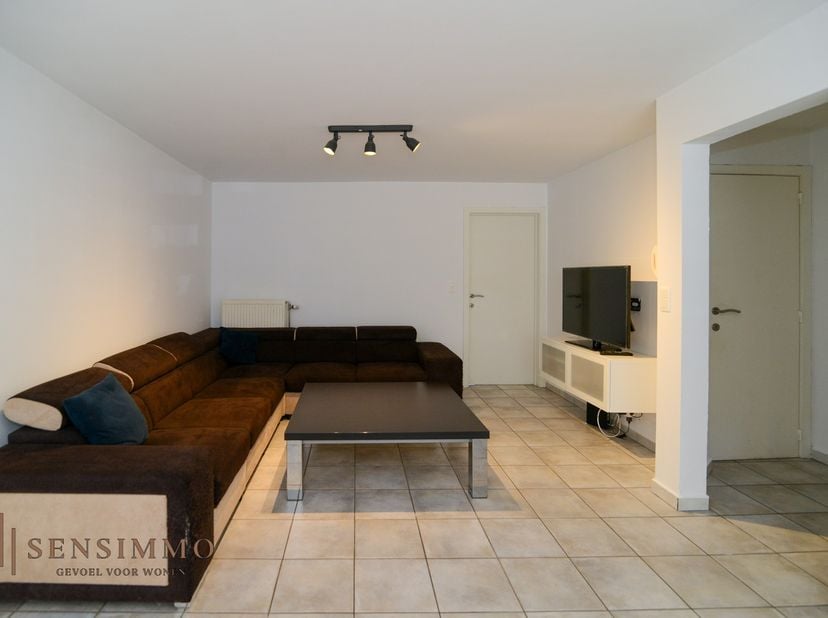Dit ruime en instapklare gelijkvloerse appartement is gelegen in de rustige woonwijk Nieuwe Kempen en biedt een aangename combinatie van comfort, ruim