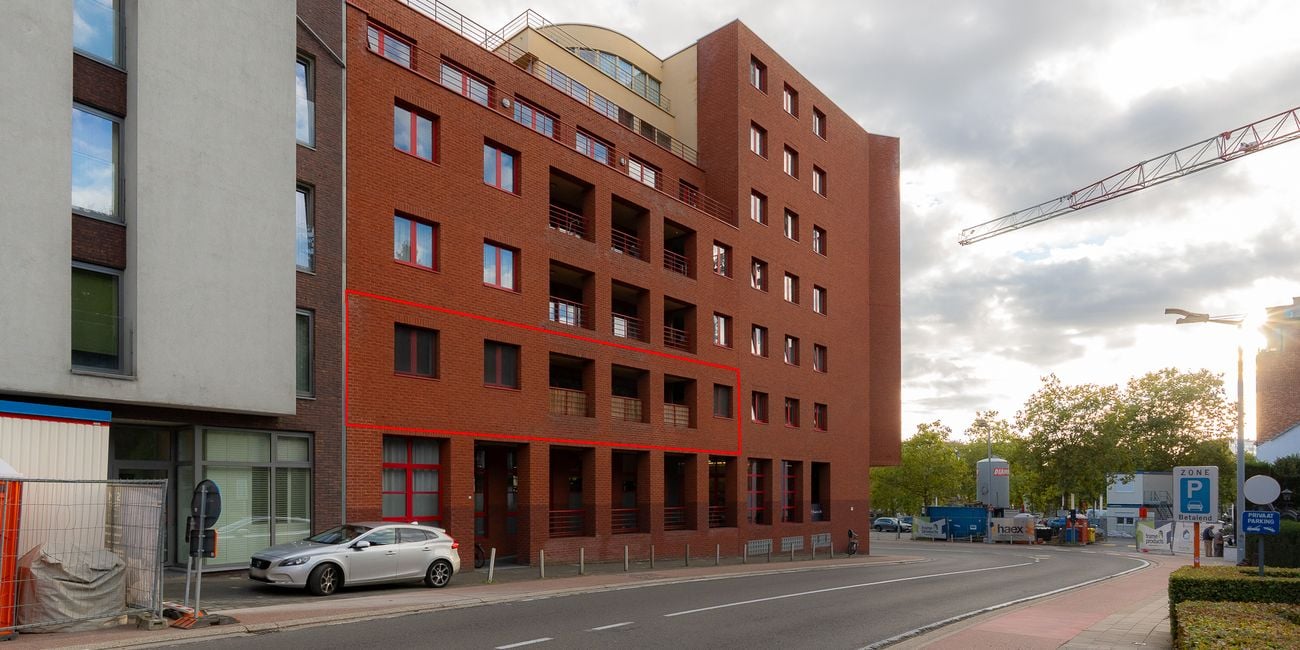 Weg Naar As 10 bus 12