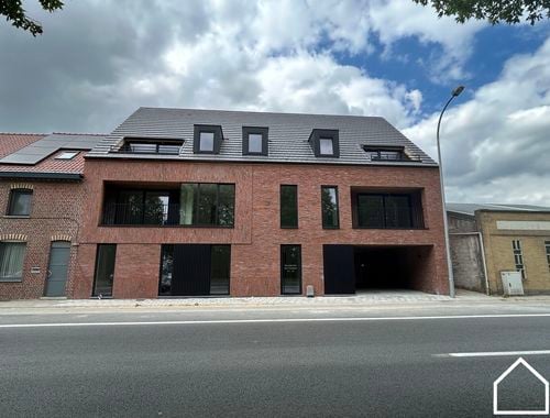                                         Appartement à louer à Ieper, € 815
