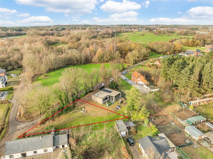 Prachtige bouwgrond in groene omgeving te Lummen<br />
In de rustige en groene Sint-Annastraat 93 te Lummen bevindt zich deze mooie bouwgrond voor een