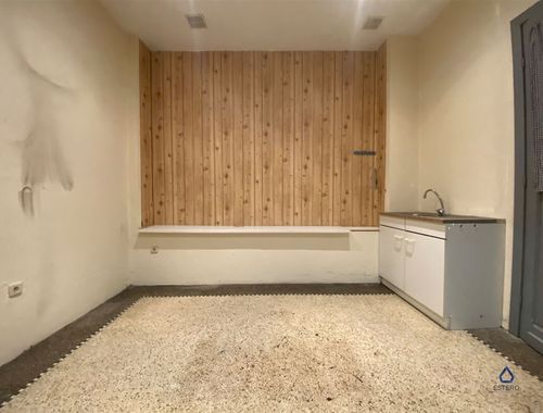                                         Entrepôt sans bureau à louer à Lessines, € 65
