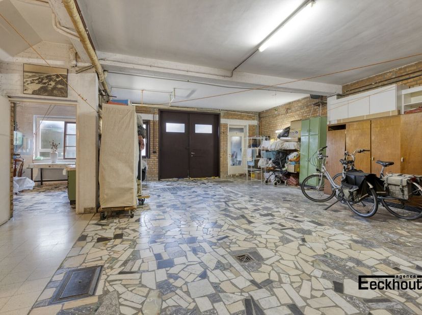 Bien professionnel à vendre
                    à 8400 Stene