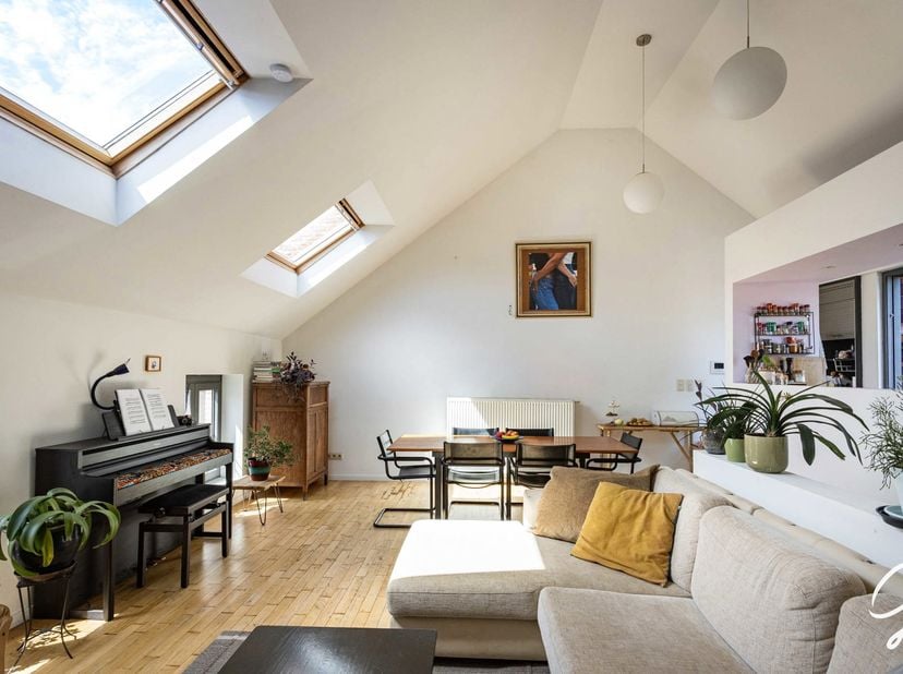 Op een toplocatie en op wandelafstand van Portus Ganda en de historische binnenstad bevindt zich deze volledig gerenoveerde woning (renovatie 2009). <