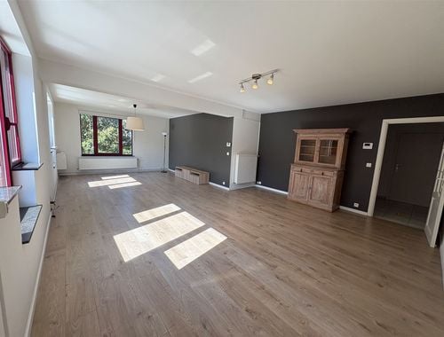                                         Appartement te huur in Péruwelz, € 800

