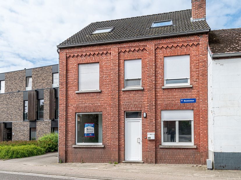 Op een centrale ligging in Keerbergen bevindt zich deze instapklare woning, ideaal voor wie comfortabel wil wonen of op zoek is naar een interessante