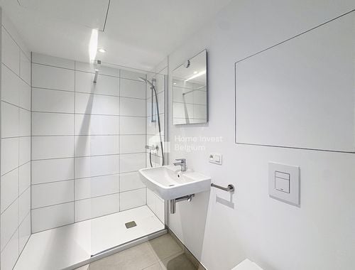                                         Studio met slaaphoek te huur in Jette, € 820

