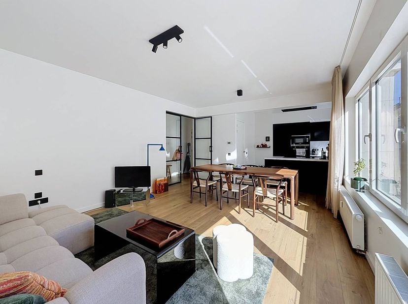 Cet appartement avec deux chambres spacieuses est situé au 3ème étage. L'appartement est situé dans un endroit extrêmement calme tout en étant facilem