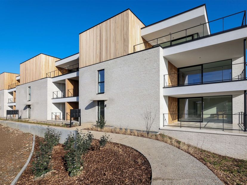 Nieuwbouwappartement (95m²) met 2slp en 2 terrassen met zicht op groen nabij centrum Riemst.<br />
Aankoop aan verlaagd BTW-tarief van 6%* (ipv 21%) m