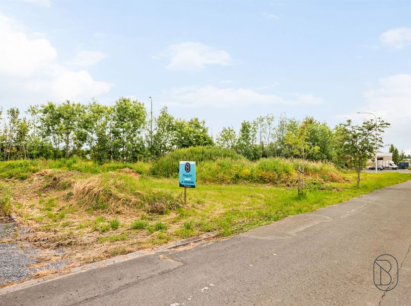 Droomt u ervan een woning te bouwen die volledig aan uw wensen voldoet in een rustige en residentiële omgeving?<br />
<br />
Ontdek deze prachtige b