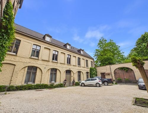                                         Appartementsgebouw te koop in Tournai, € 475.000
