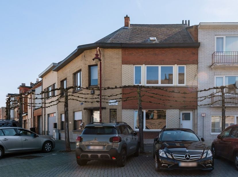 Te renoveren woning met karakter in het hart van Scherpenheuvel<br />
Bent u op zoek naar een woning die u naar eigen smaak kan opfrissen? Deze karakt